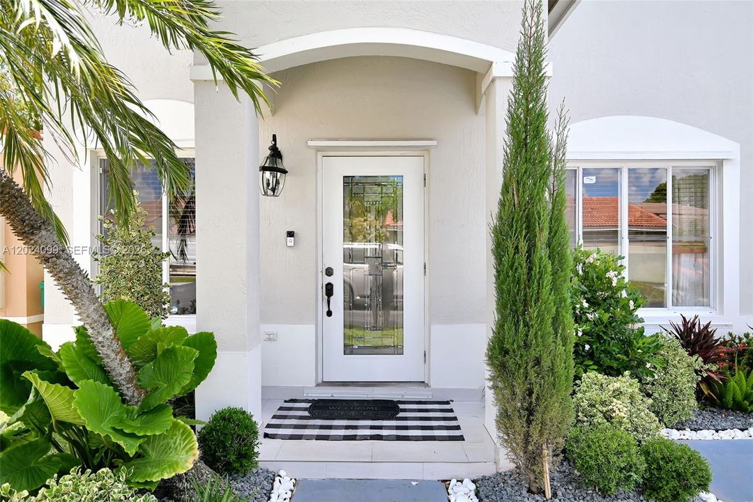For Sale: $600,000 (3 beds, 2 baths, 1528 Square Feet)