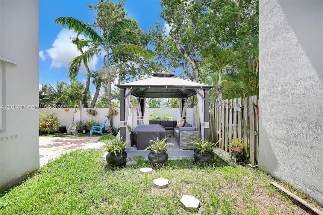 For Sale: $600,000 (3 beds, 2 baths, 1528 Square Feet)