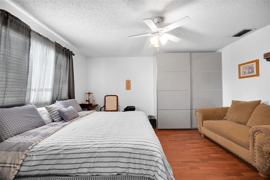 For Sale: $600,000 (3 beds, 2 baths, 1528 Square Feet)