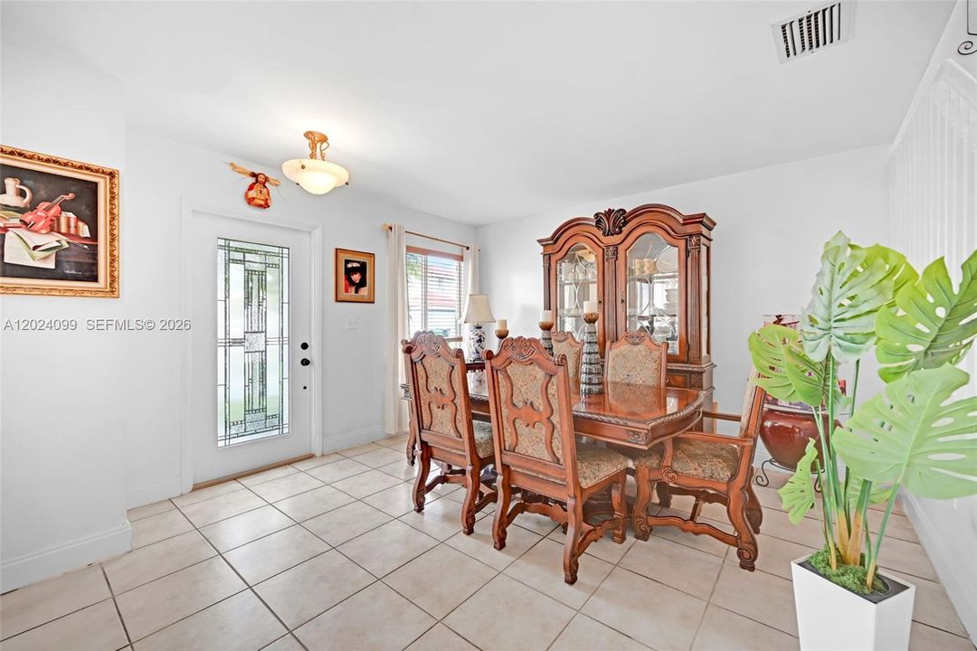 For Sale: $600,000 (3 beds, 2 baths, 1528 Square Feet)