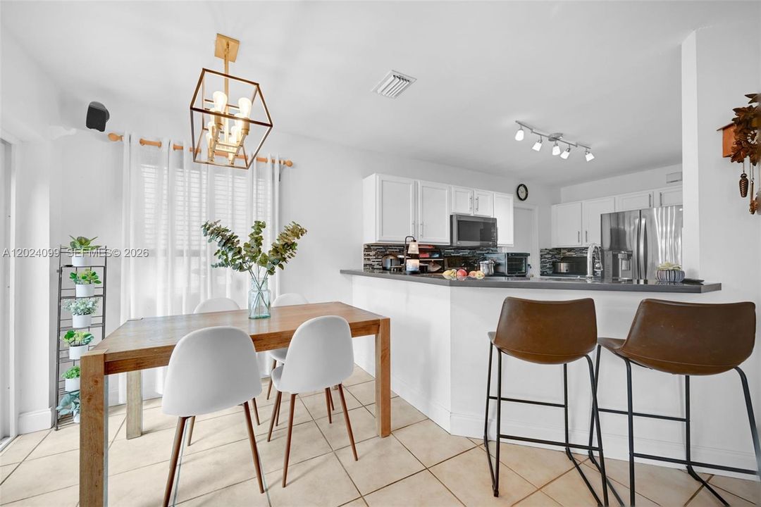 For Sale: $600,000 (3 beds, 2 baths, 1528 Square Feet)