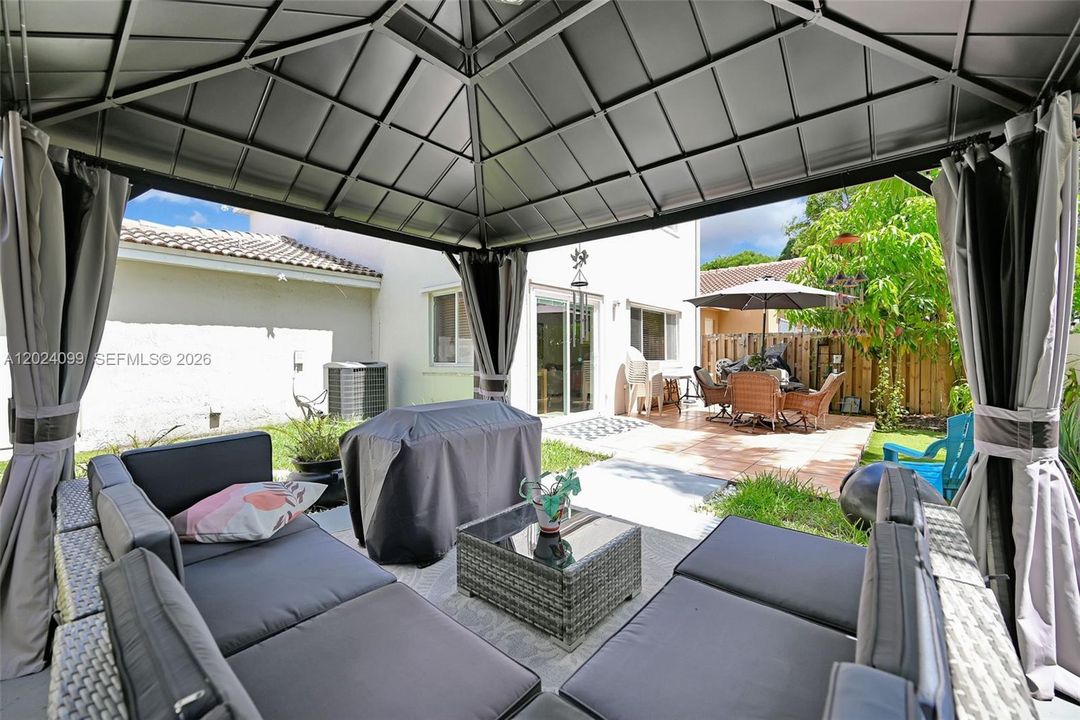 For Sale: $600,000 (3 beds, 2 baths, 1528 Square Feet)