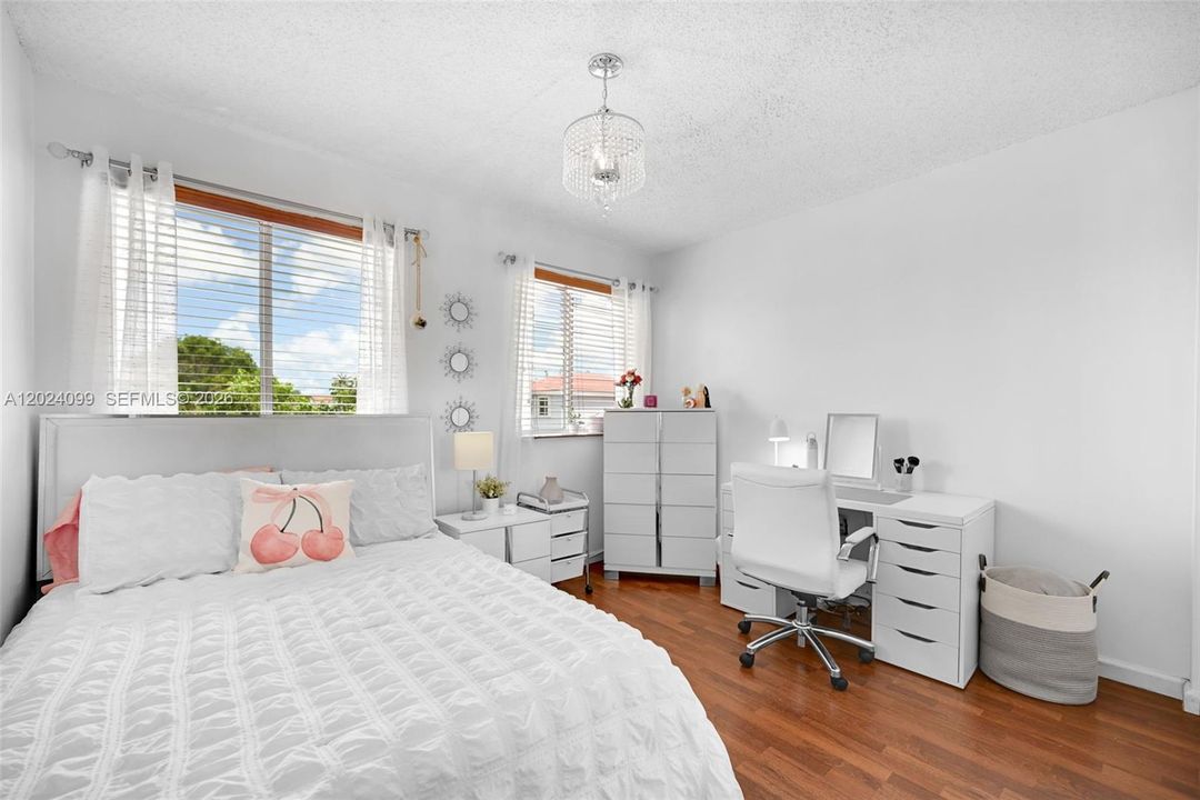 For Sale: $600,000 (3 beds, 2 baths, 1528 Square Feet)