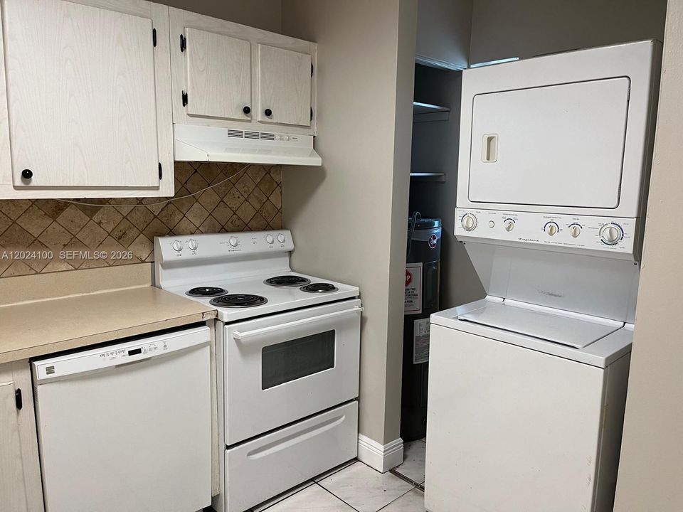 На продажу: $162,000 (2 спален, 2 ванн, 949 Квадратных фут)