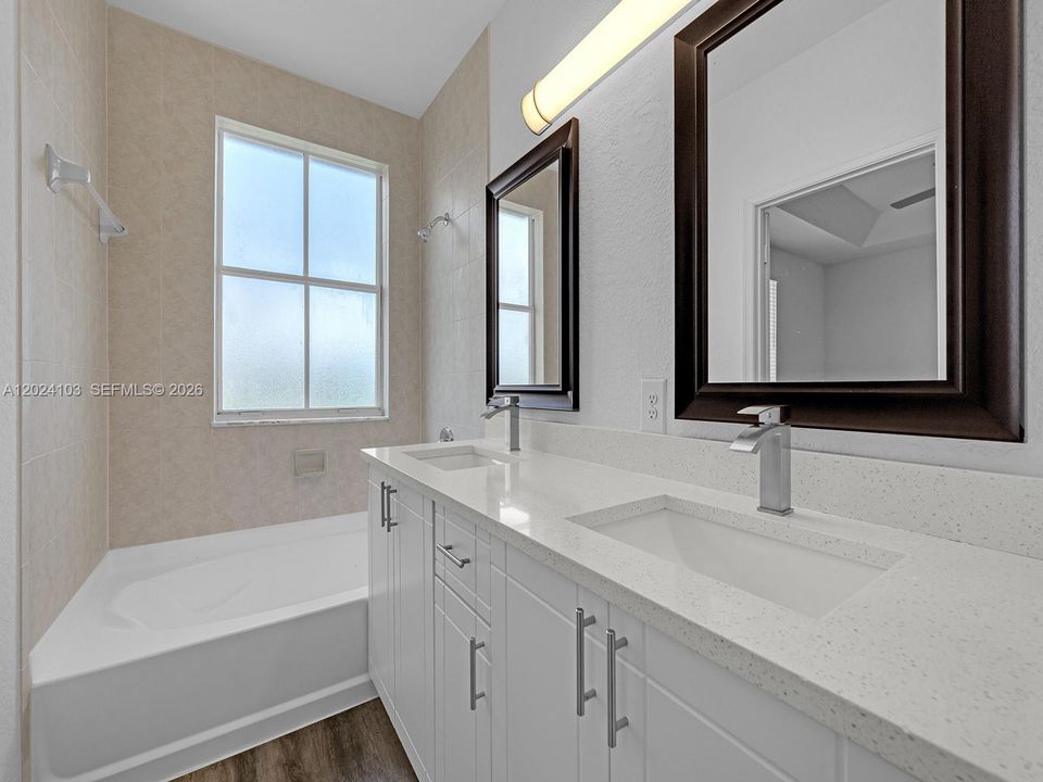 For Sale: $369,999 (3 beds, 3 baths, 1704 Square Feet)