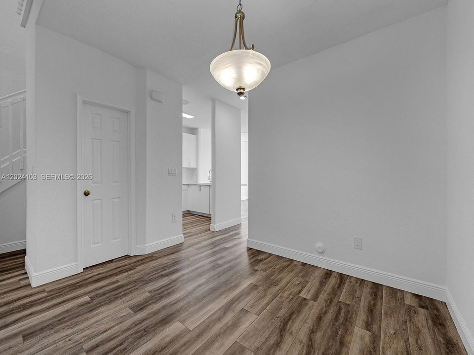 For Sale: $369,999 (3 beds, 3 baths, 1704 Square Feet)