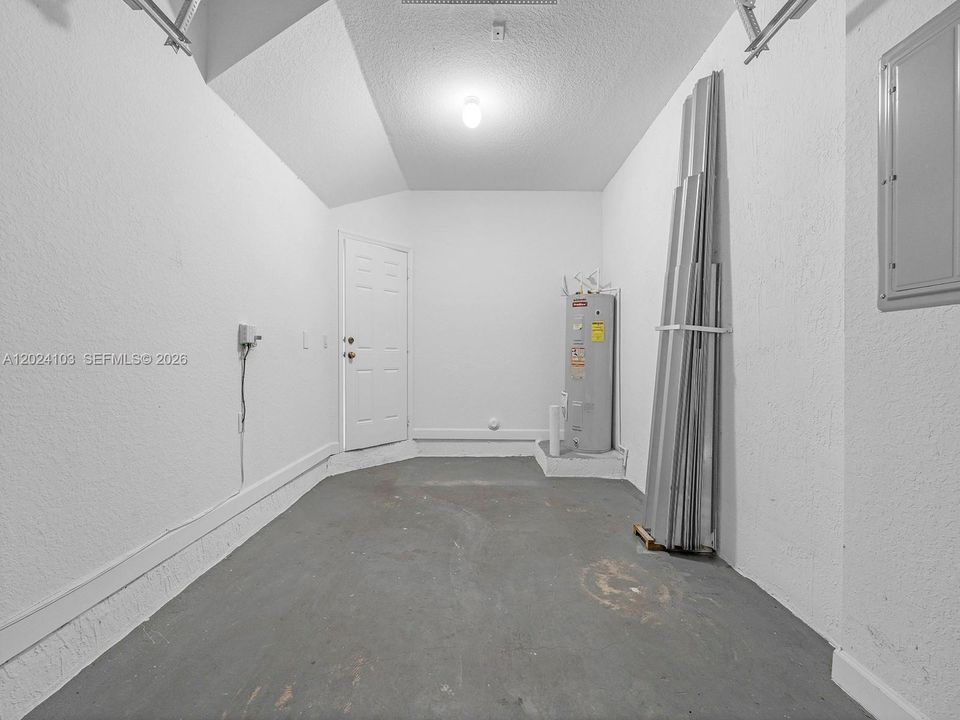 For Sale: $369,999 (3 beds, 3 baths, 1704 Square Feet)