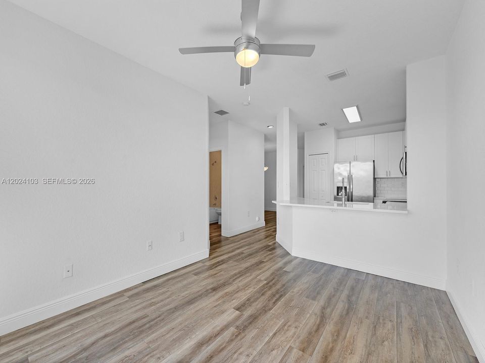 For Sale: $369,999 (3 beds, 3 baths, 1704 Square Feet)
