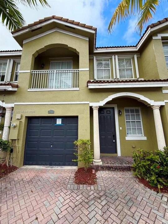 For Sale: $369,999 (3 beds, 3 baths, 1704 Square Feet)