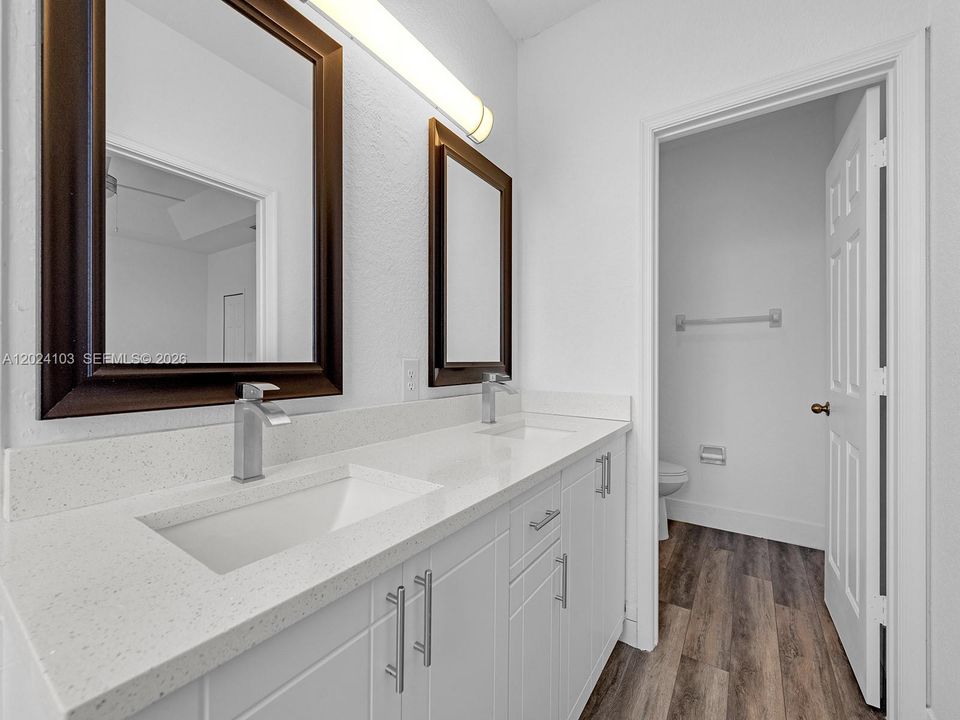 For Sale: $369,999 (3 beds, 3 baths, 1704 Square Feet)