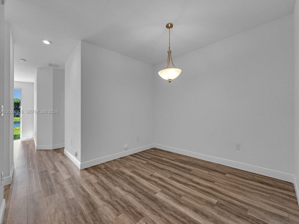 For Sale: $369,999 (3 beds, 3 baths, 1704 Square Feet)