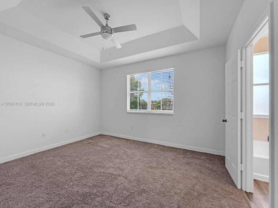 For Sale: $369,999 (3 beds, 3 baths, 1704 Square Feet)