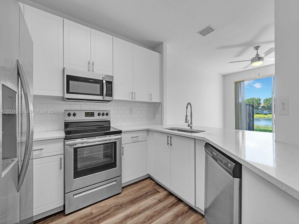 For Sale: $369,999 (3 beds, 3 baths, 1704 Square Feet)