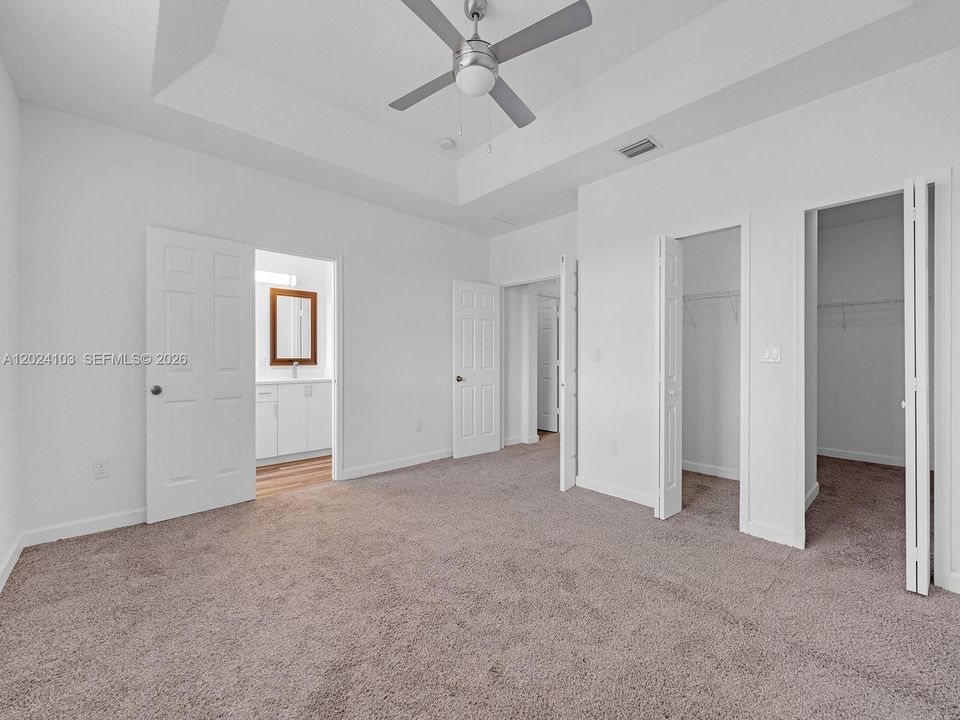 For Sale: $369,999 (3 beds, 3 baths, 1704 Square Feet)