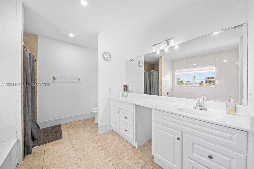 For Sale: $850,000 (4 beds, 3 baths, 2473 Square Feet)