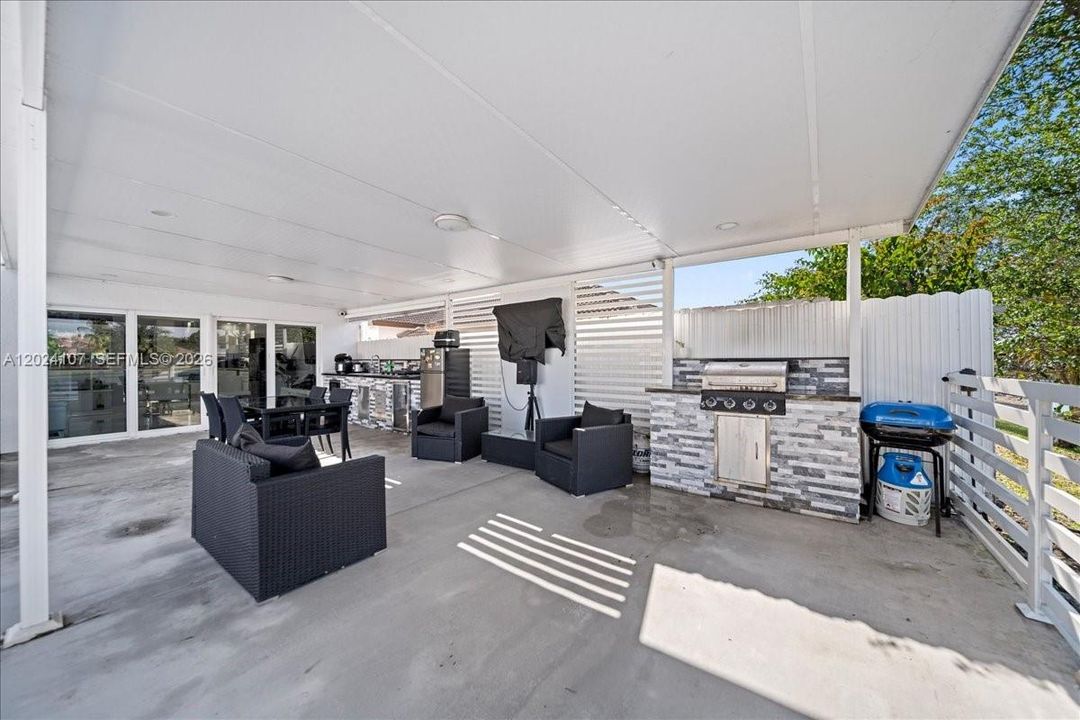 For Sale: $850,000 (4 beds, 3 baths, 2473 Square Feet)