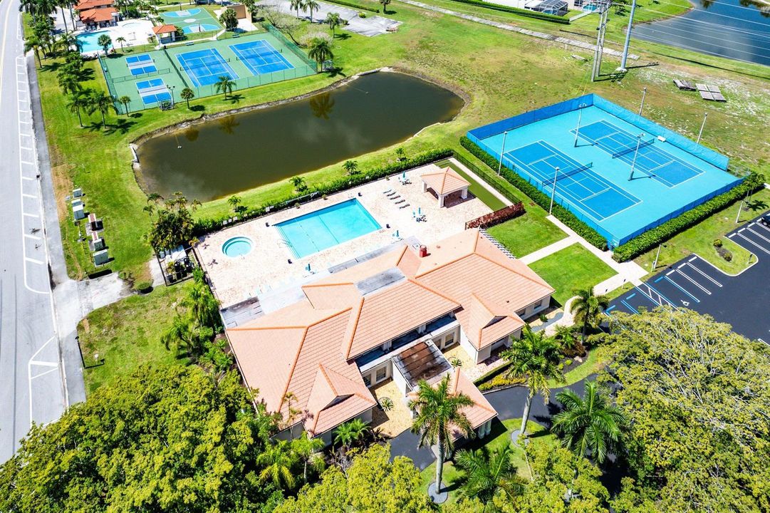 Clubhouse + Tennis/Pickelball