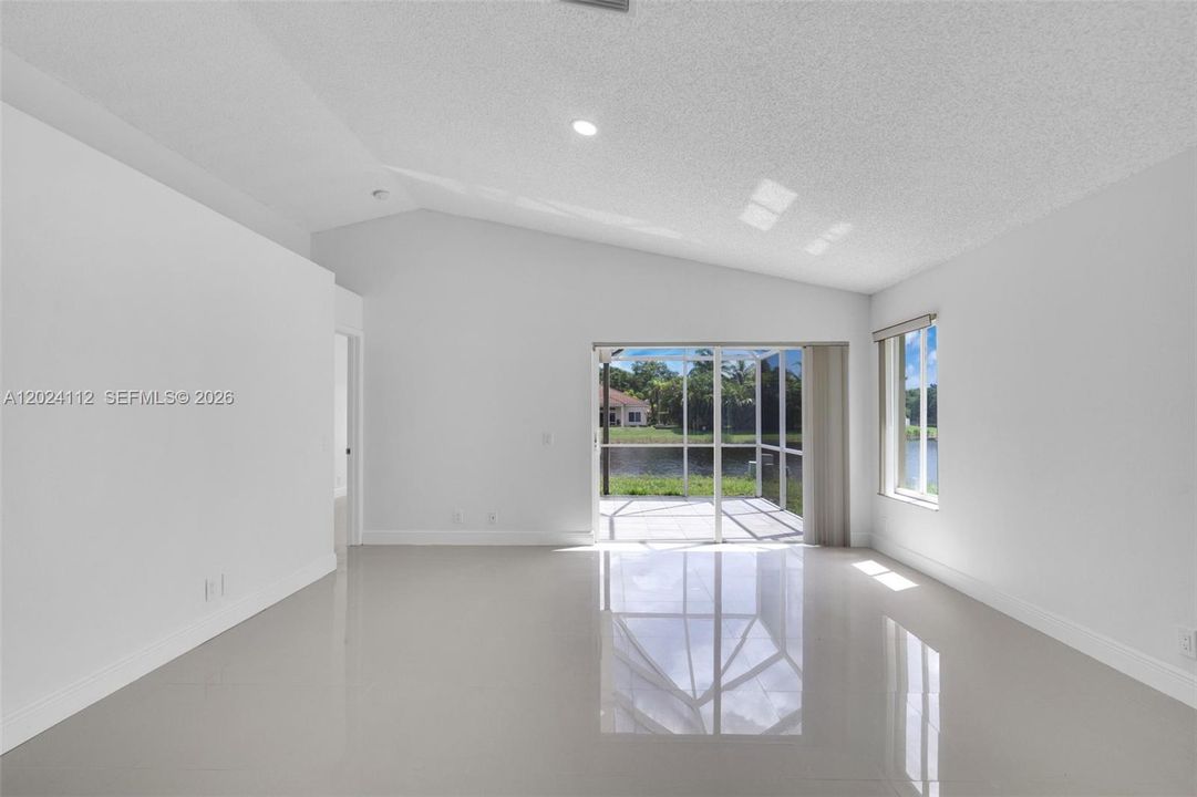 En Renta: $3,950 (3 camas, 2 baños, 1390 Pies cuadrados)