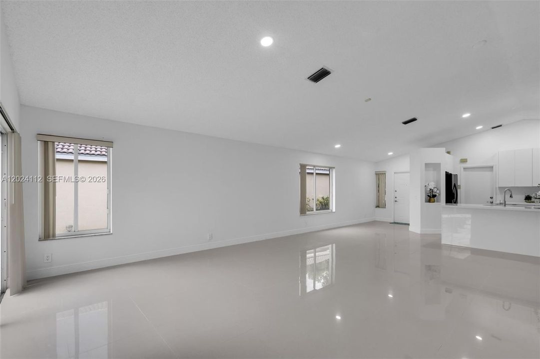 En Renta: $3,950 (3 camas, 2 baños, 1390 Pies cuadrados)