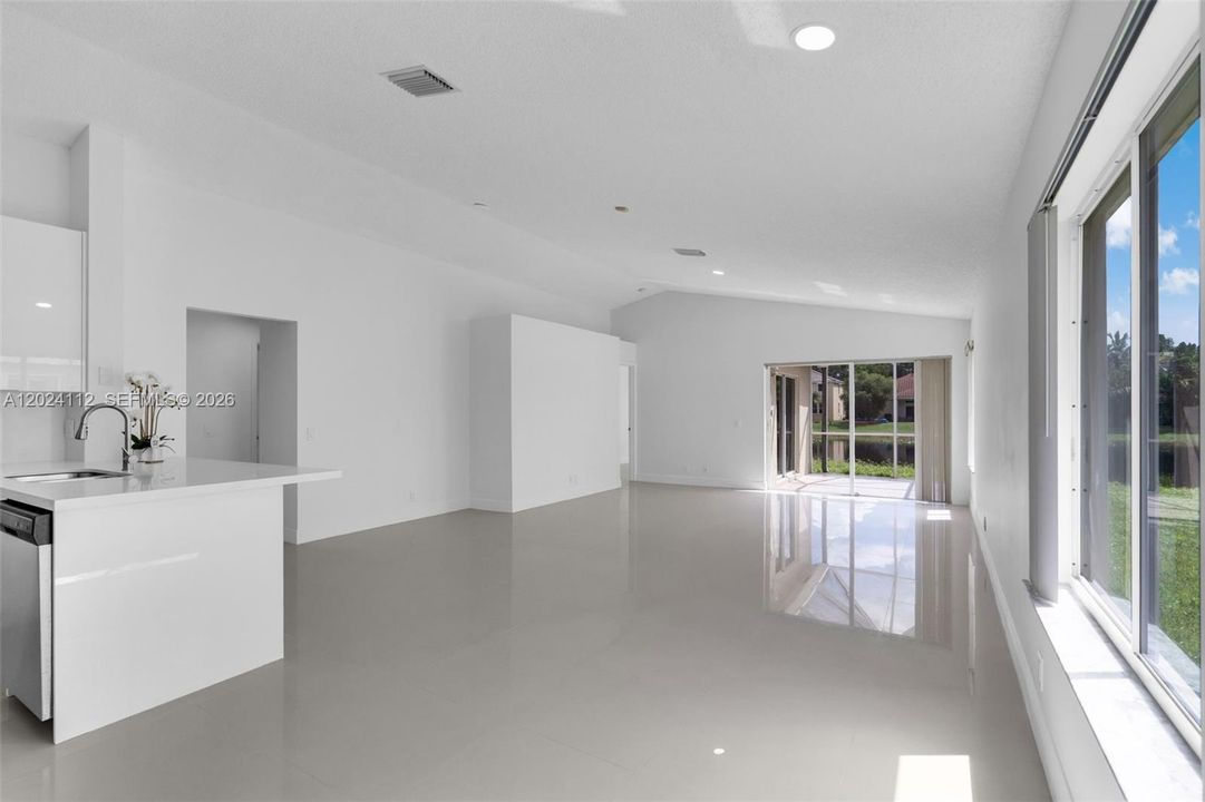 En Renta: $3,950 (3 camas, 2 baños, 1390 Pies cuadrados)