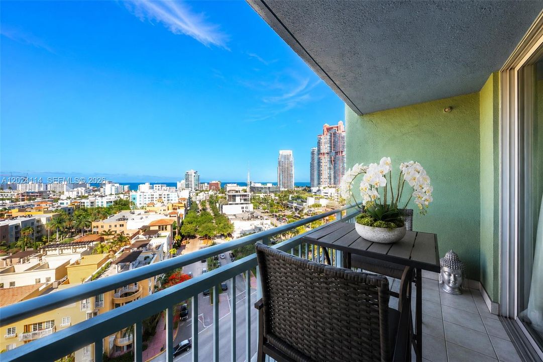 For Sale: $699,000 (1 beds, 1 baths, 740 Square Feet)