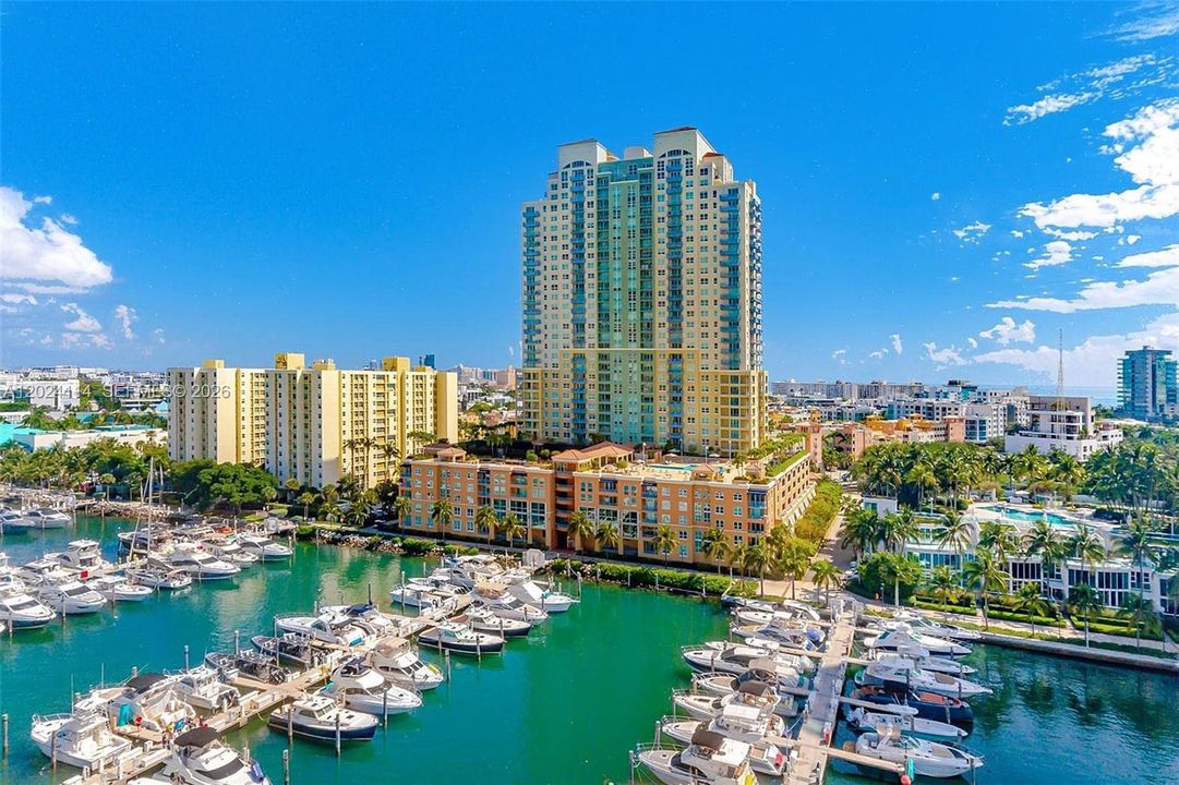 For Sale: $699,000 (1 beds, 1 baths, 740 Square Feet)