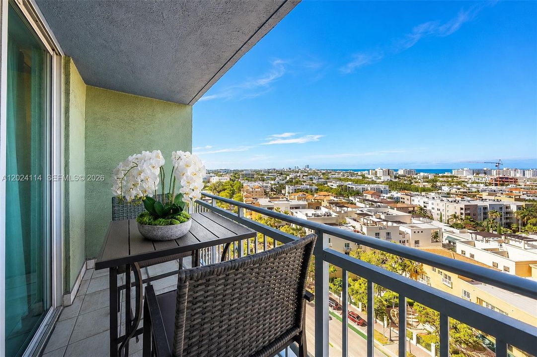 For Sale: $699,000 (1 beds, 1 baths, 740 Square Feet)