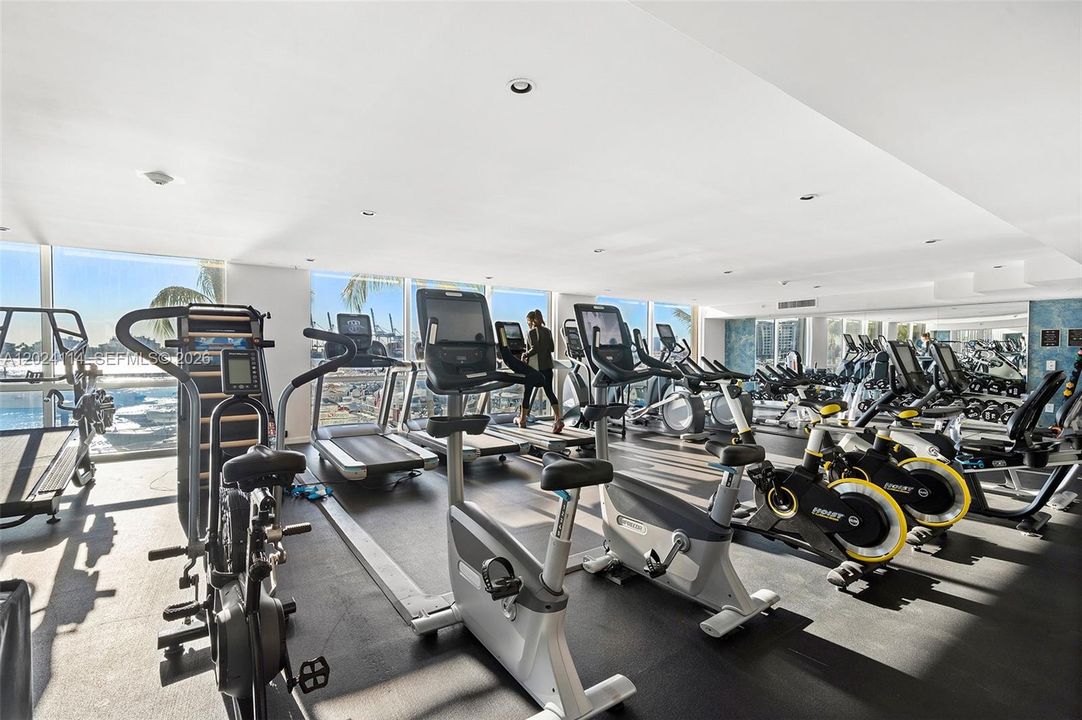 For Sale: $699,000 (1 beds, 1 baths, 740 Square Feet)