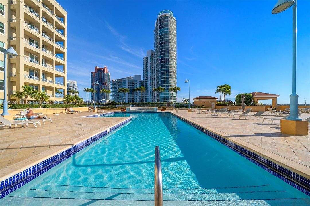 For Sale: $699,000 (1 beds, 1 baths, 740 Square Feet)