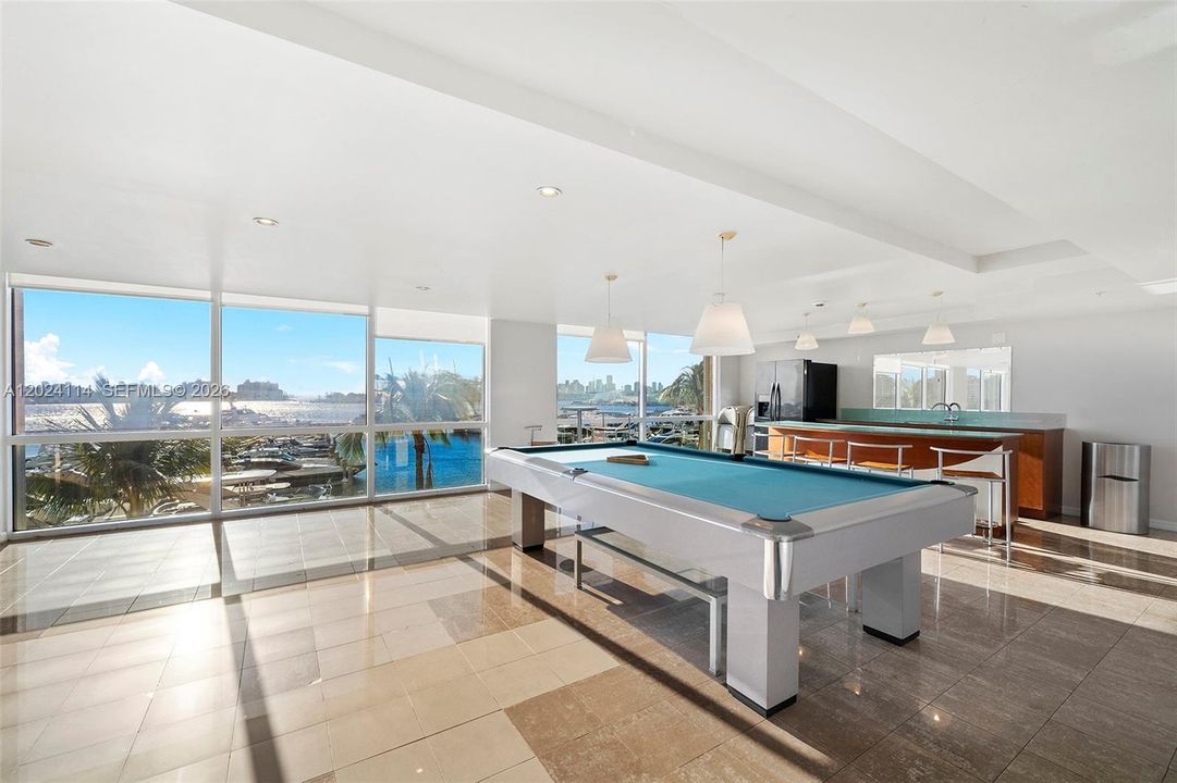 For Sale: $699,000 (1 beds, 1 baths, 740 Square Feet)