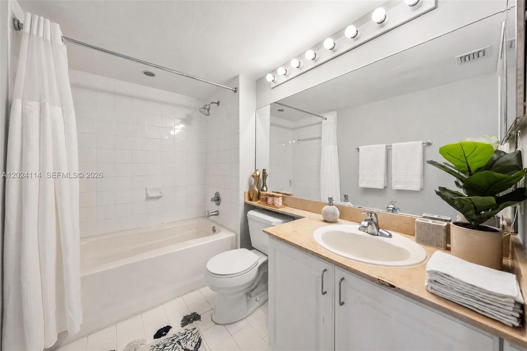 For Sale: $699,000 (1 beds, 1 baths, 740 Square Feet)