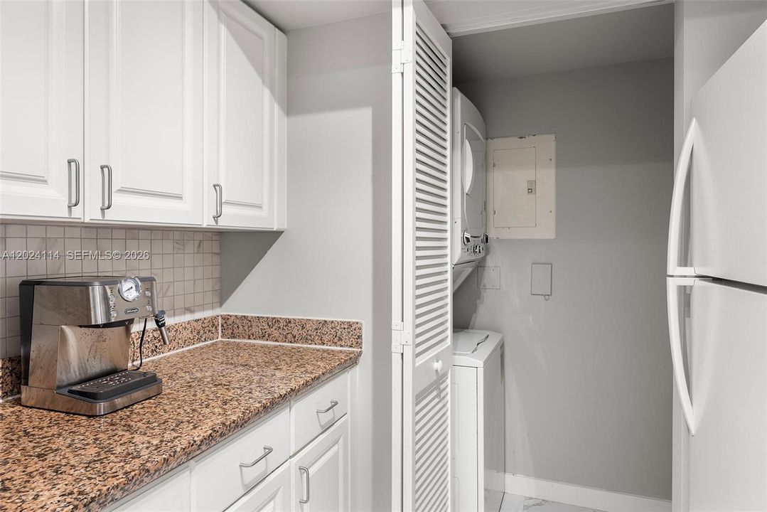 For Sale: $699,000 (1 beds, 1 baths, 740 Square Feet)