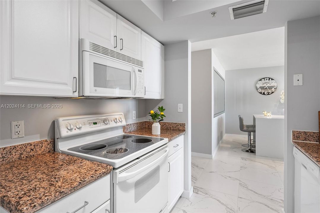 For Sale: $699,000 (1 beds, 1 baths, 740 Square Feet)