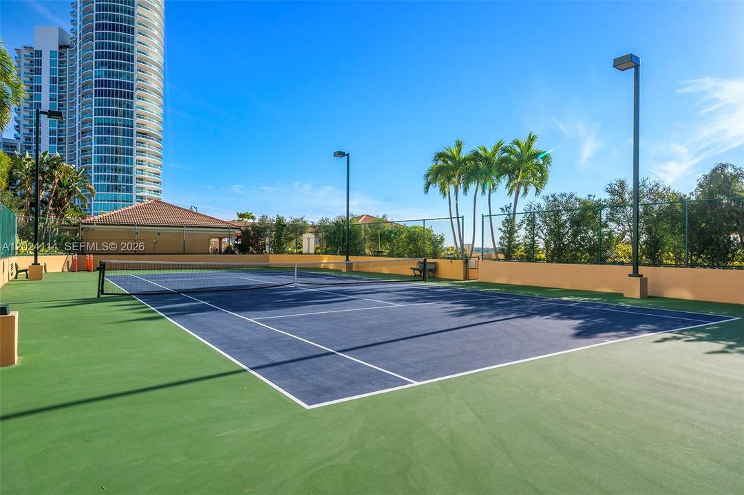 For Sale: $699,000 (1 beds, 1 baths, 740 Square Feet)