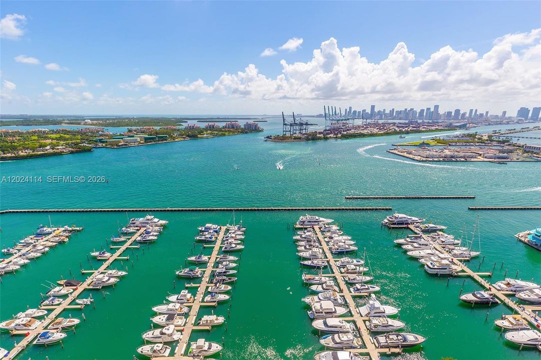 For Sale: $699,000 (1 beds, 1 baths, 740 Square Feet)