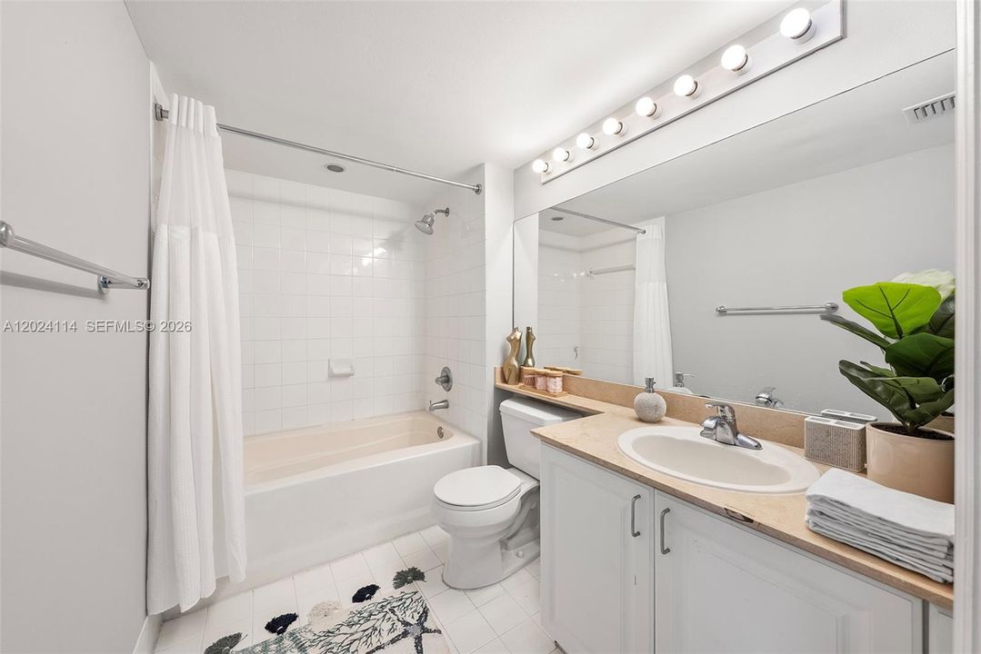 For Sale: $699,000 (1 beds, 1 baths, 740 Square Feet)
