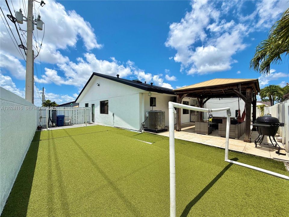 For Sale: $819,900 (3 beds, 2 baths, 2031 Square Feet)