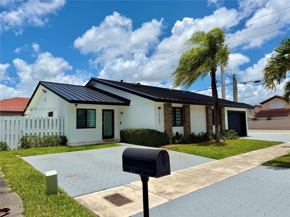 For Sale: $819,900 (3 beds, 2 baths, 2031 Square Feet)