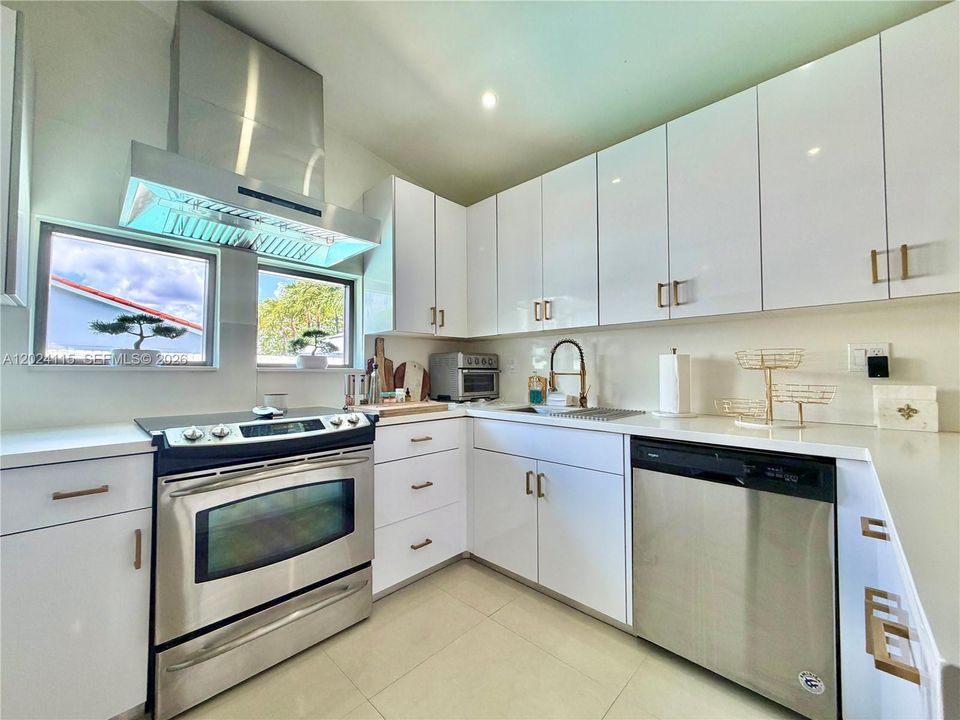 For Sale: $819,900 (3 beds, 2 baths, 2031 Square Feet)