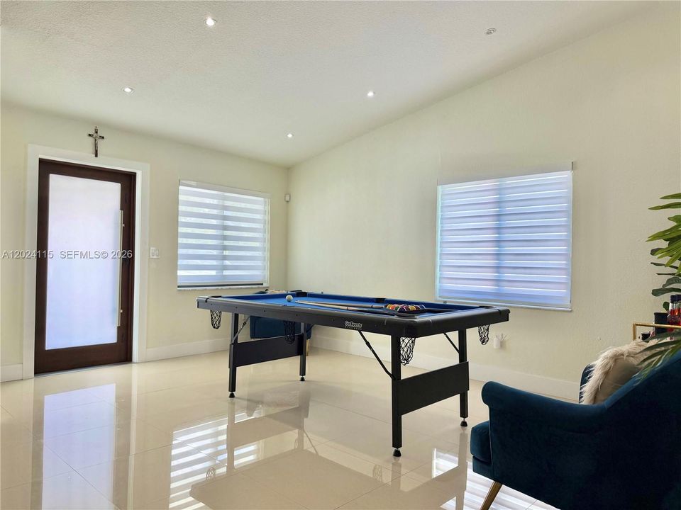 For Sale: $819,900 (3 beds, 2 baths, 2031 Square Feet)