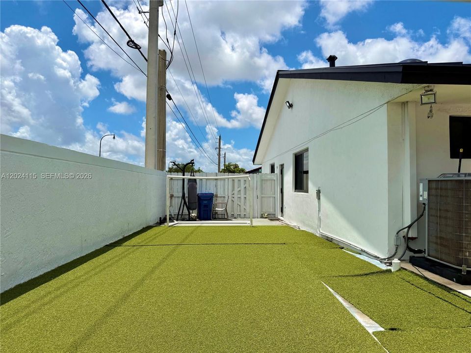 For Sale: $819,900 (3 beds, 2 baths, 2031 Square Feet)