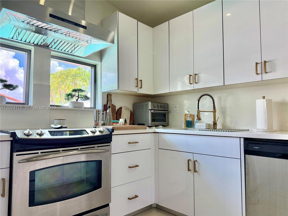 For Sale: $819,900 (3 beds, 2 baths, 2031 Square Feet)