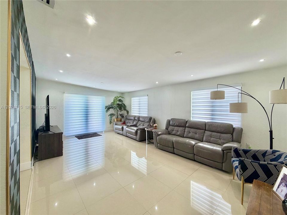For Sale: $819,900 (3 beds, 2 baths, 2031 Square Feet)