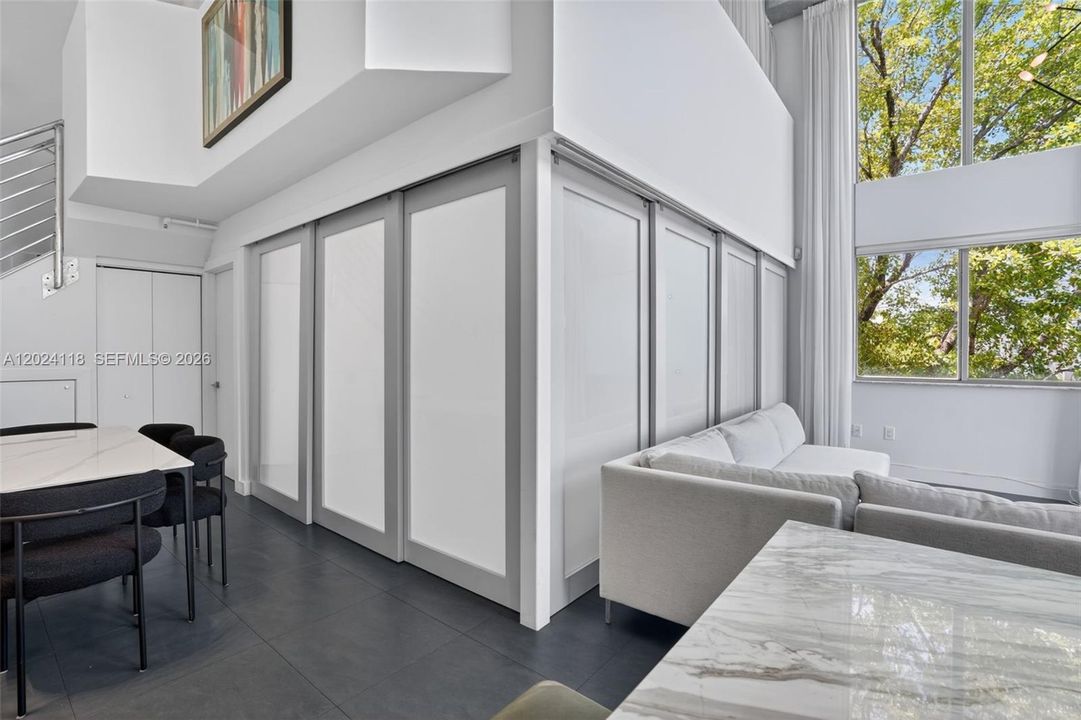 For Sale: $1,290,000 (2 beds, 2 baths, 1164 Square Feet)