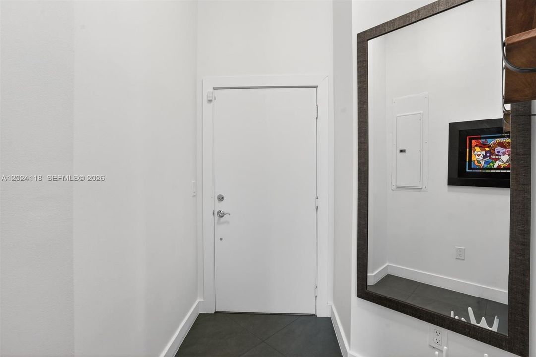 For Sale: $1,290,000 (2 beds, 2 baths, 1164 Square Feet)