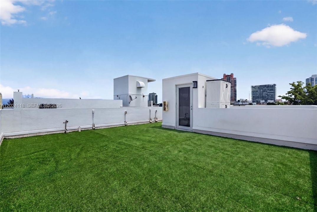 For Sale: $1,290,000 (2 beds, 2 baths, 1164 Square Feet)