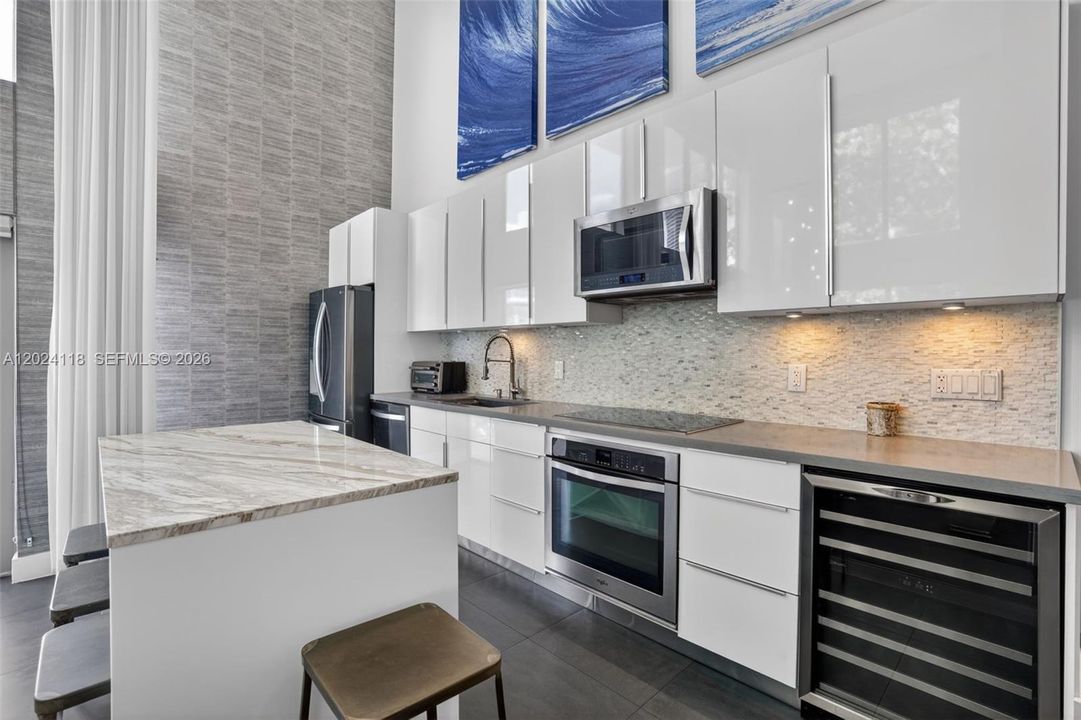 For Sale: $1,290,000 (2 beds, 2 baths, 1164 Square Feet)