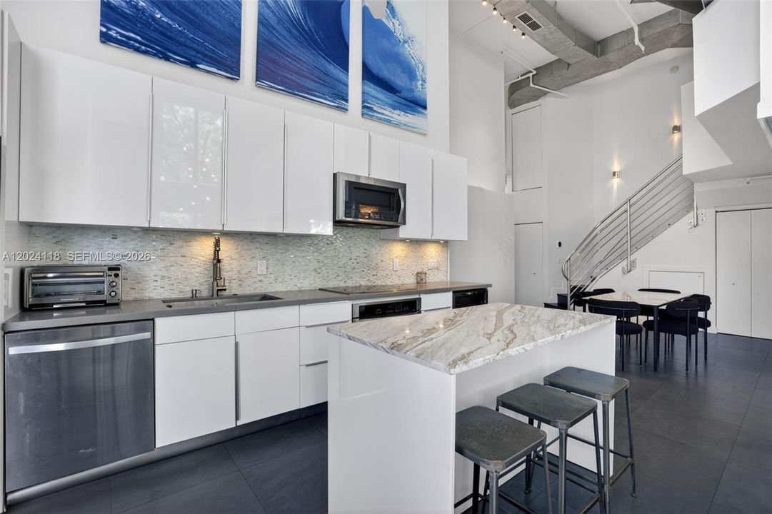 For Sale: $1,290,000 (2 beds, 2 baths, 1164 Square Feet)