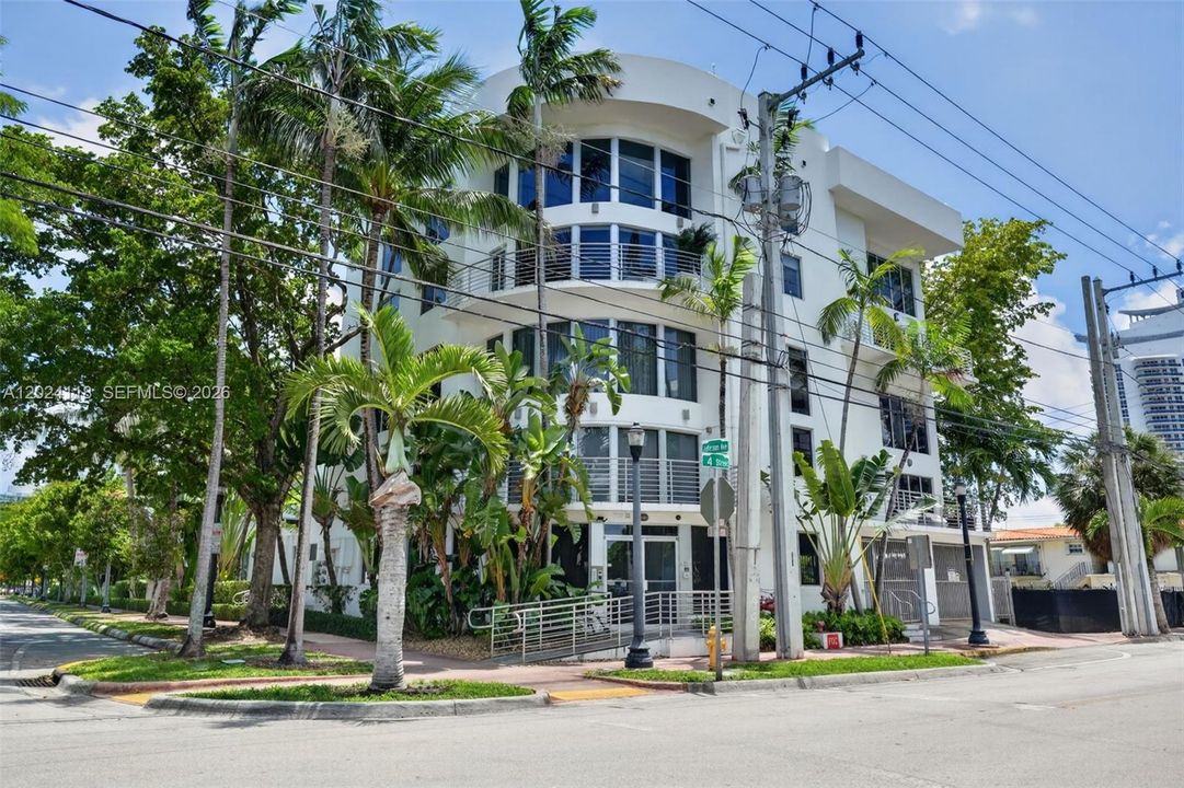 For Sale: $1,290,000 (2 beds, 2 baths, 1164 Square Feet)