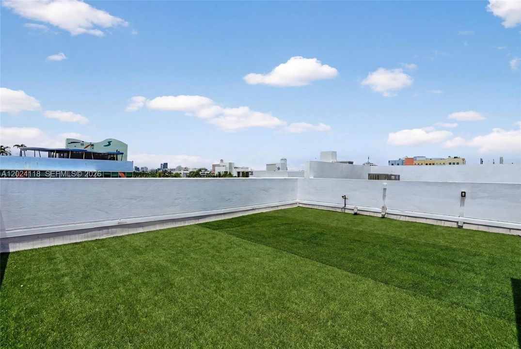 For Sale: $1,290,000 (2 beds, 2 baths, 1164 Square Feet)